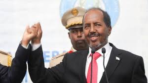 حسن شيخ محمود رئيسا للصومال بعد تصويت شارك فيه 327 نائبا - BBC News عربي
