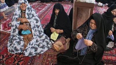 لطرد السوء وجلب الرزق.. عادة خياطة كيس مراد من نساء إيران في رمضان
